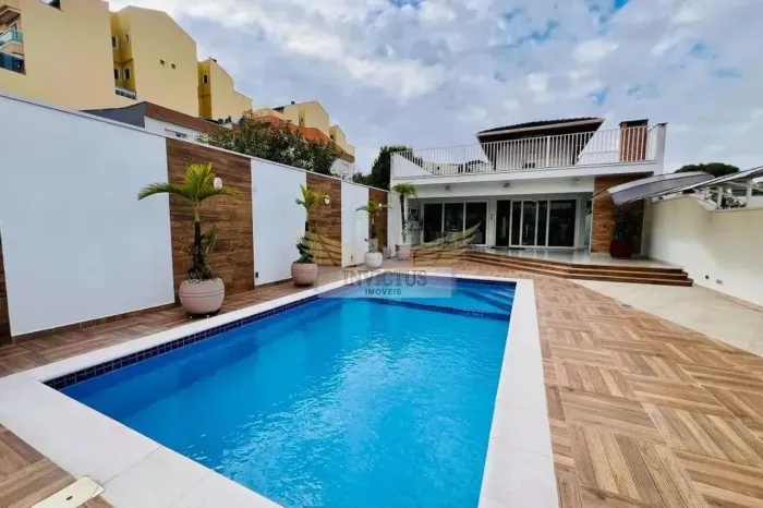 Sobrado com 4 Quartos e Piscina para Comprar, 587m² - Vila Curuçá, Santo André/SP.