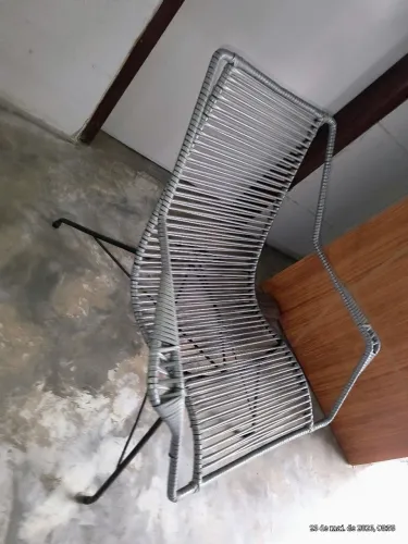 02  Cadeiras(muito confortavel)erro maciço com forração em espagueti de nylon  seminovas. 