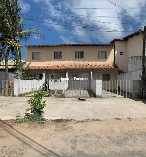 Casa para locação no bairro Lagoa Redonda - Messejana