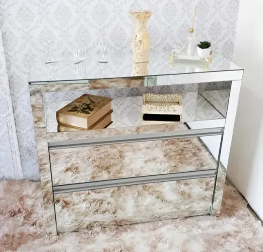Mesa de cabeceira toda espelhada