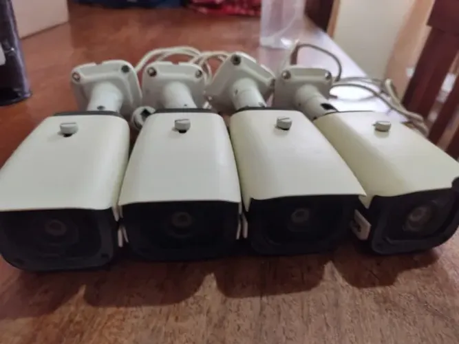 CÂMERA IP INTELBRAS MODELO VIP 1120 B G2 LOTE 4 UNIDADES = SWITCH 5 ´PORTAS