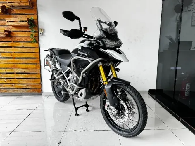 TRIUMPH TIGER 1200 RALLY EXPLORER 2022 BRANCA 9.000 KM!
