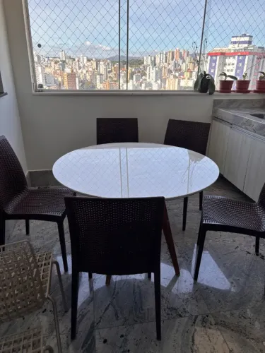 Mesa com 5 cadeiras à venda