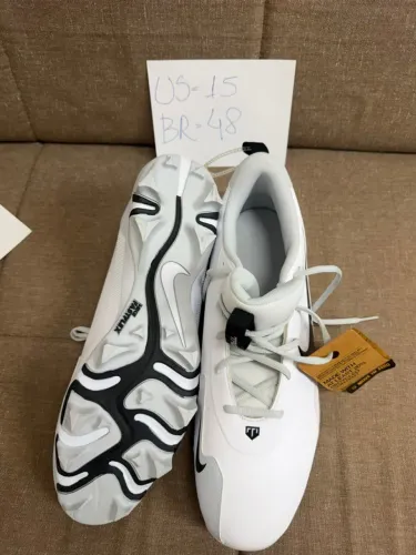 Chuteira NIKE FASTFLEX - futebol campo / rugby / americano