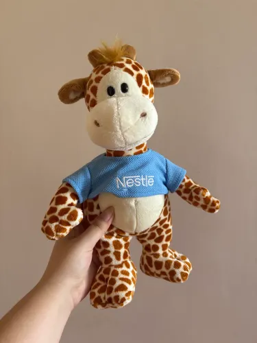 Pelúcia Girafa Nestlé