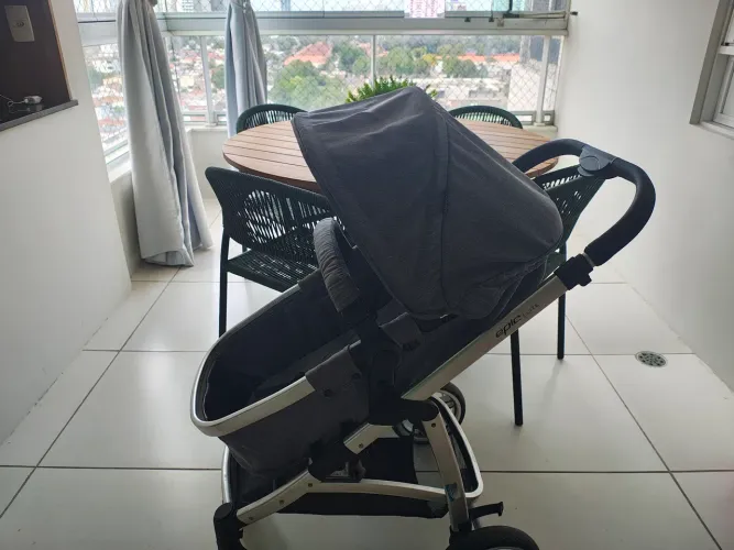 Carrinho de Bebê Epic Lite da Infanti