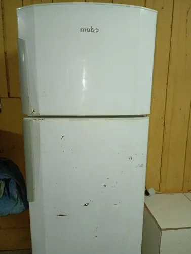Vendo geladeira gelo seco branca observação 220