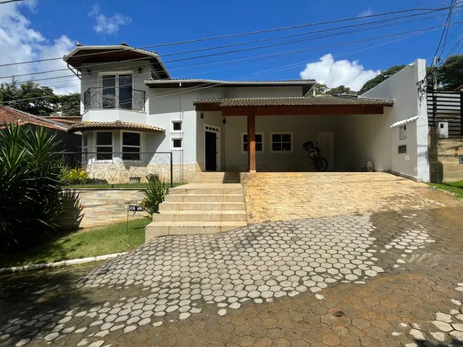 Casa com 3 quartos, suíte, espaço gourmet e energia solar para locação