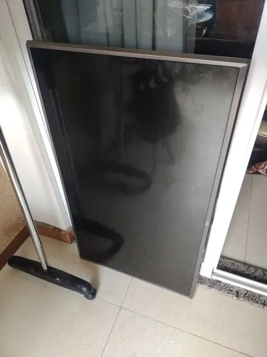 TV para retirada de peças