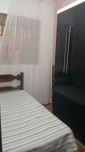ALUGO QUARTO FEMININO 550,00 *