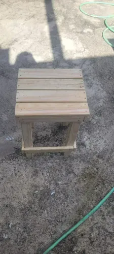 Banqueta/Banquinho de Madeira Maciça Reforçado, Lixado e Parafusado