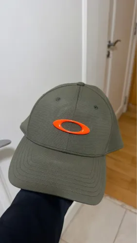 boné oakley tincan