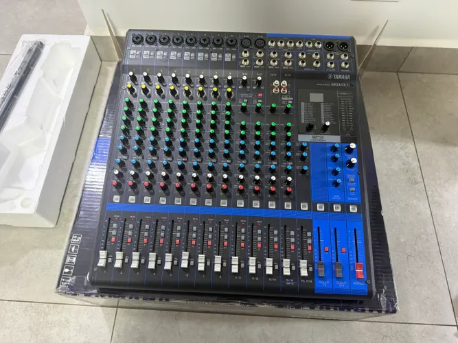 Mesa de som yamaha MG16XU estado de Nova..