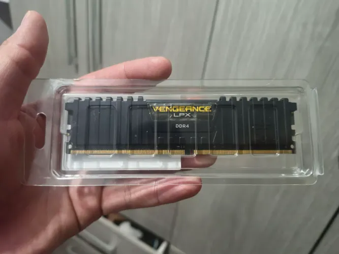 Memória RAM Corsair Vengeance LPX, 16GB, 2666MHz, DDR4