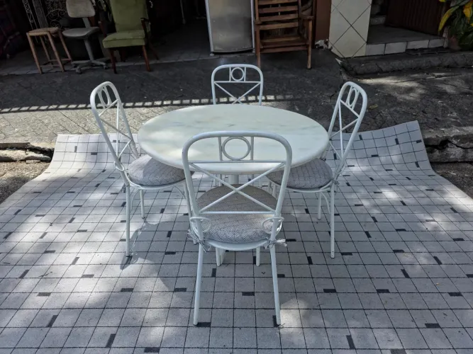 Mesa de ferro maciço 