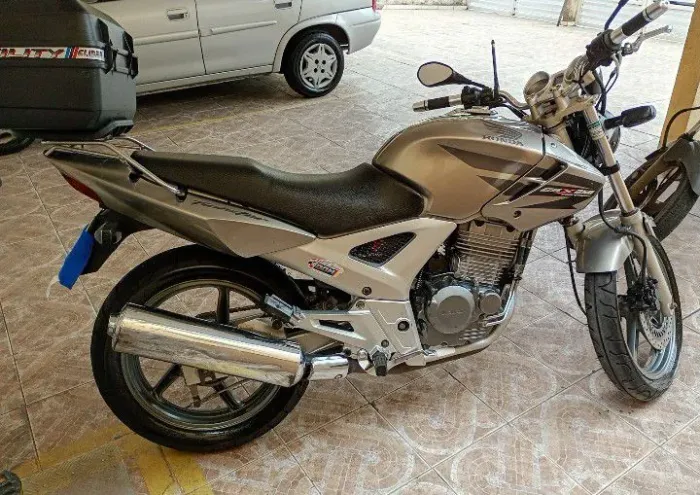 Twister Ano 2008 Cinza