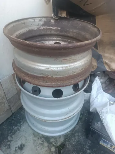 Vende se rodas para pneus sem câmara 