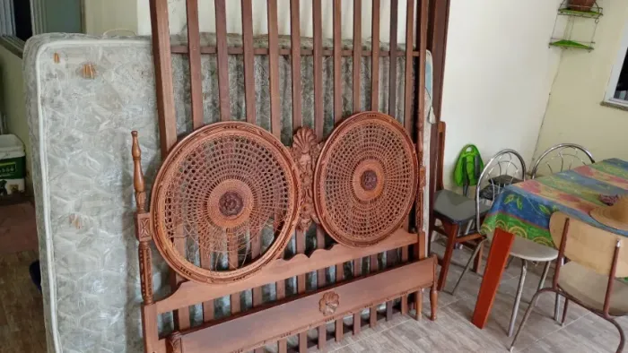 Cama vintage de madeira pura