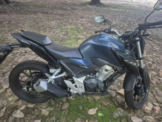 Moto com pouco tempo de uso