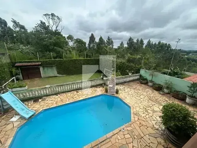Chácara com 3 dormitórios (2 suítes) e piscina à Venda, 230m² construídos - Bairro Colonia