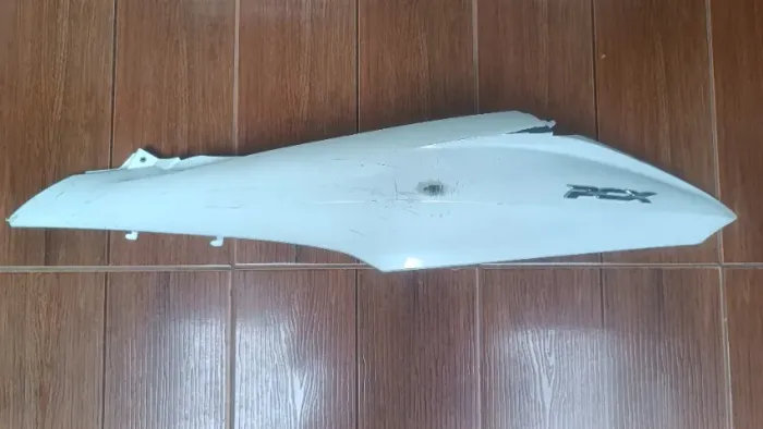 Carenagem rabeta esquerda PCX 150 até 2015
