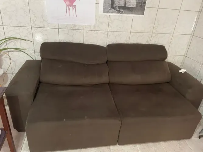 Sofá retrátil marrom