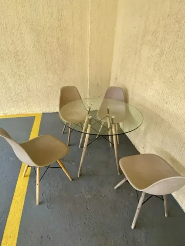 JOGO DE MESA 4 CADEIRAS