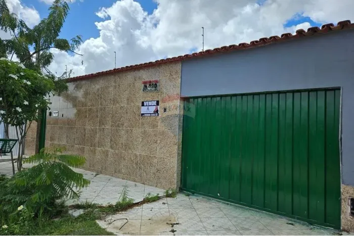 CASA DISPONÍVEL PARA VENDA