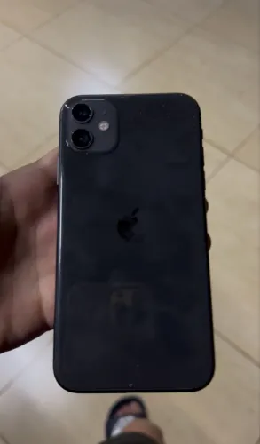 iPhone 11 é Motorola G53