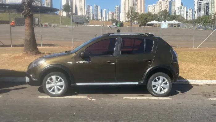 Renault Sandero Stepway Hi-power 1.6 8V 5P 2013