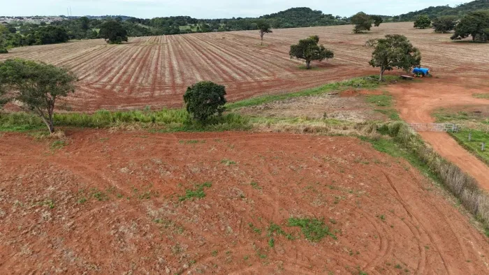 Fazenda em  Nerópolis 