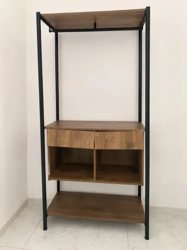 Guarda roupa aberto