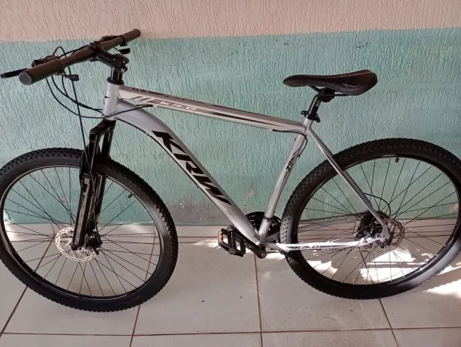 Vendo essa bicicleta aro 29 quadro 19 Nova com nota fiscal 