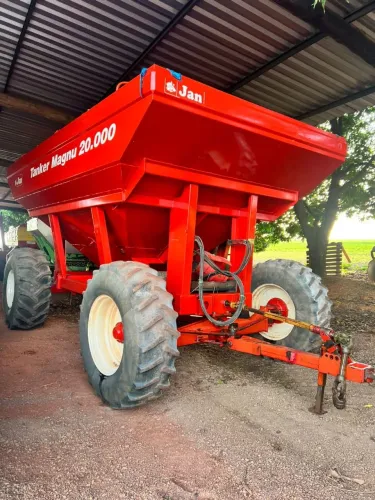 bazuca Jan 20 Ton <br>Ano 2013 <br>Valor R$ 130 mil?