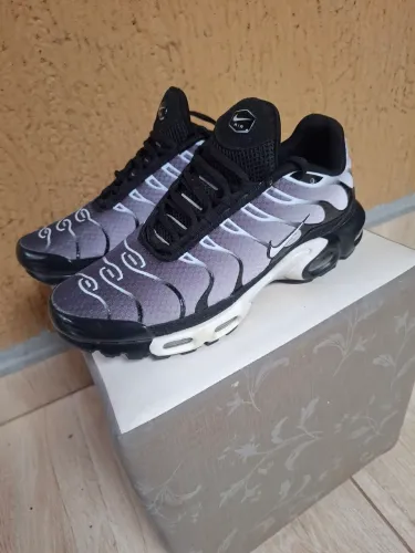 Tênis Nike tn