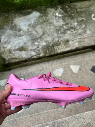 Chuteira mercurial campo