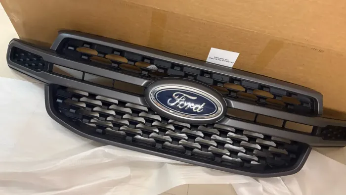 Vendo grade ORIGINAL da Ranger XLS 2024 com emblema da FORD.