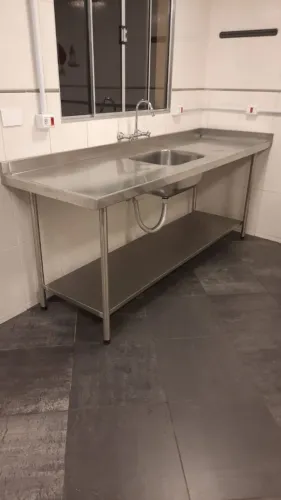Vendo mesa industrial de inox perfeita