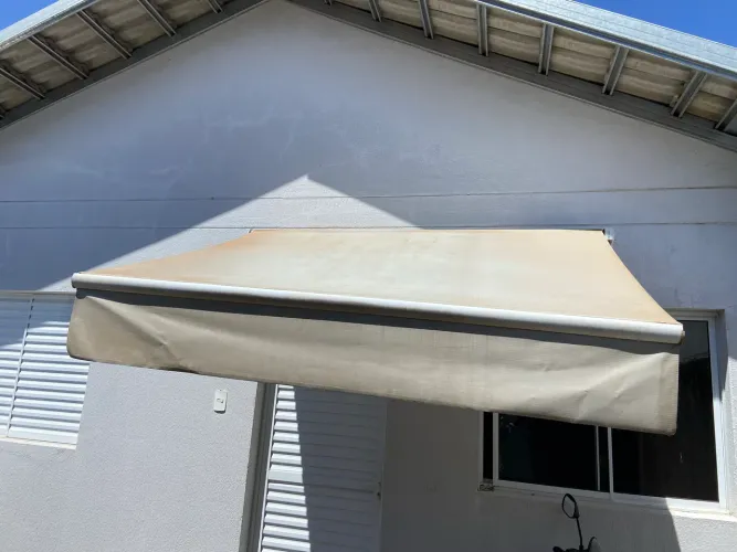 Toldo retrátil 