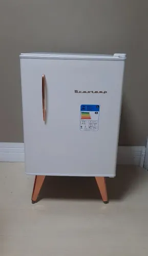 Frigobar brastemp Retro branco com os pés na cor Rose Gold modelo ilimitado !!!! 220 volts