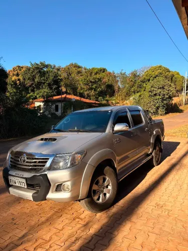 Toyota Hilux CD SRV D4-d 4X4 3.0 TDI Diesel AUT 2012