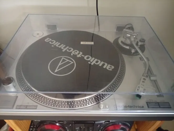 Toca Disco Audio-Technica AT-LP 120