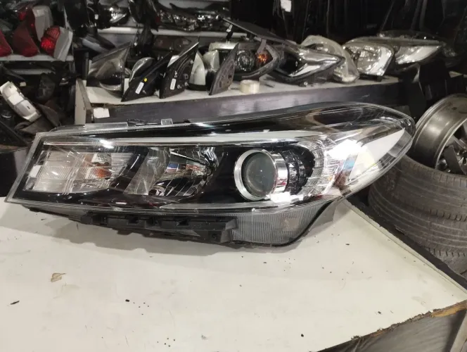 Farol do Kia cerato 
