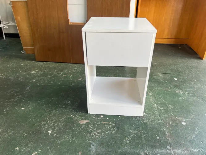 Mesa De Cabeceira Branca