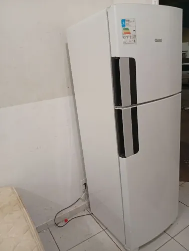 Geladeira Consul Frost Free 377 litros top tenho a nota fiscal faço 1.700$