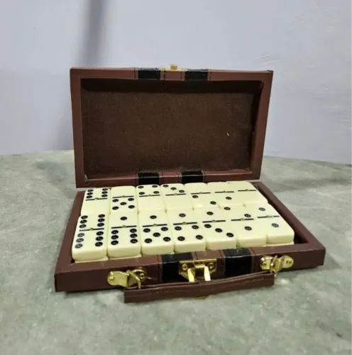 Jogo dominó com maleta