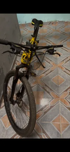 Bicicleta Lotus Aluminium Aro 29 com Câmbios Shimano Tourney TZ
