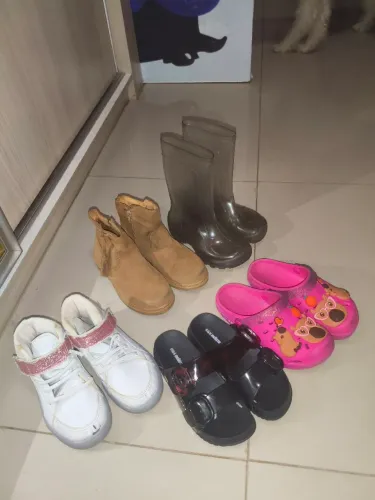 Vendo lote de sapato infantil feminino