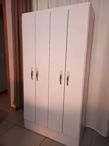 Armário Guarda-roupa 2 Portas Branco Puxador Cromado Sapatos, Roupas, Livros