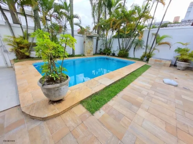 Casa à Venda na Praia da Enseada - Guarujá/SP: 3 Suítes, Espaço Gourmet, Piscina e Muito M